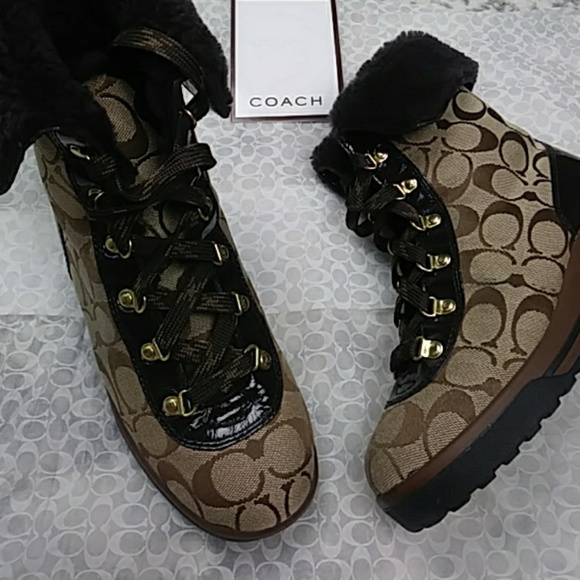 Coach Winter Snow Boots Signature A7335 NWT Sz 6.5 - Picture 1 of 8